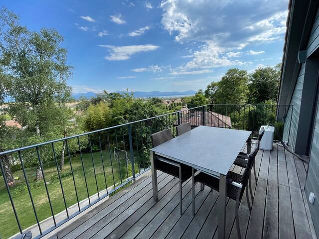 Luxury modern family home with exceptional garden gallery image 2