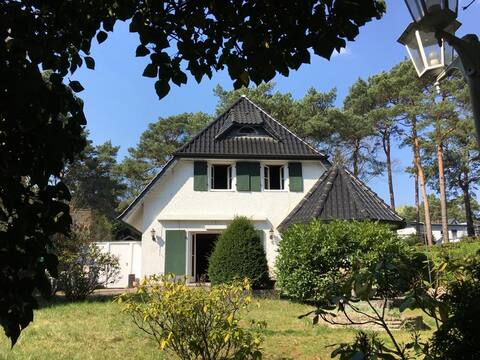 Lovely country house with garden