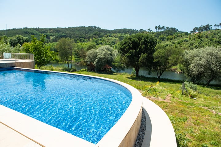 Serene 3 Bedroom cottage with river views