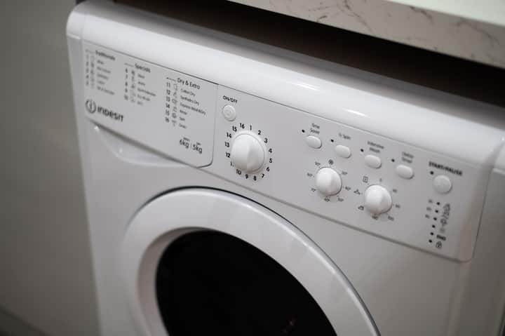 Modernes Baumblick-Haus - Fernseher in jedem Schlafzimmer! - Airbnb