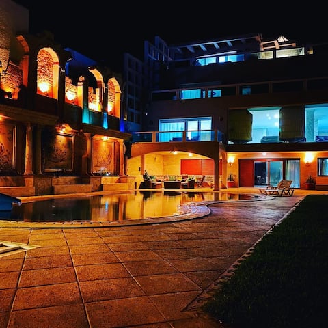 Magnifique villa avec piscine, pied dans l’eau