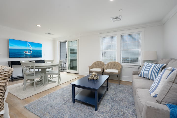 Luxury Two-bedroom Penthouse With Roof Deck - King Richard's Faire
