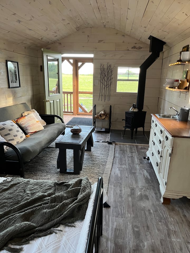Escape Goat Hideaway At Barking Goat Farms - Napanee