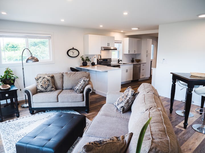 Stunning Lakeview From Private, Renovated Cottage. - 섬머랜드