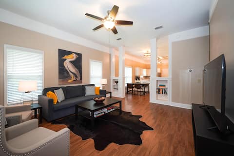 The Pelican House | 2-bdrm in H-ville w/King Bed!