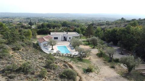EXCEPTIONAL ENVIRONMENT VILLA WITHOUT SCREWS