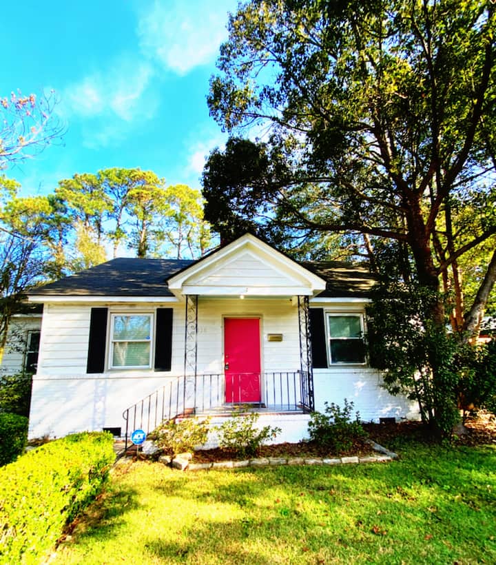 Cozy home with a pool in Savannah! Houses for Rent in Savannah