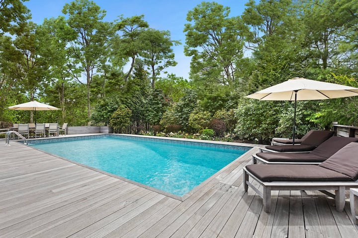 Stunning Hamptons Retreat With Salt Water Pool! - East Hampton, NY