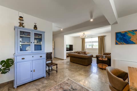 Popular Airbnb listing: Vila Perosa - Luxury villa with heated pool in Grad Nin
