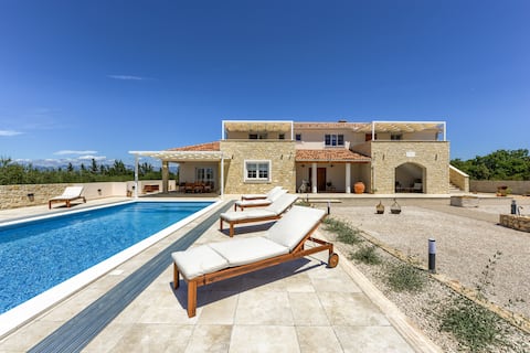 Vila Perosa - Luxury villa with heated pool