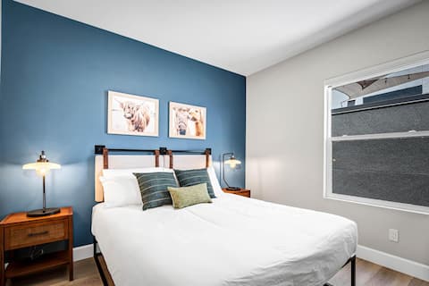 Vibrant Vista Stay, Short Stroll To Downtown