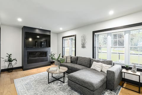 Successful Airbnb property: The Avalon - Entire home steps to Meaford Harbour in Meaford
