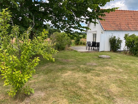 Detached guest house in a charming environment near the golf course