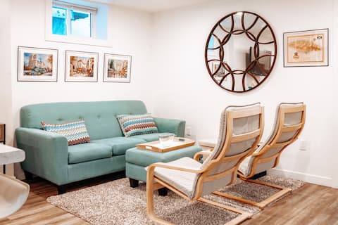 Nestled in the Heart of Broadway Area, 2 min walk