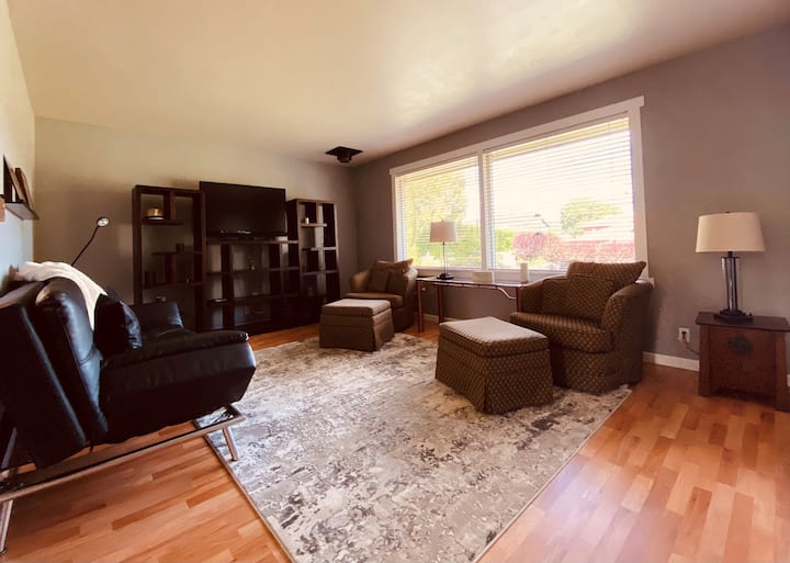 Peaceful 3-bd Close To Everything - Edmonds, WA