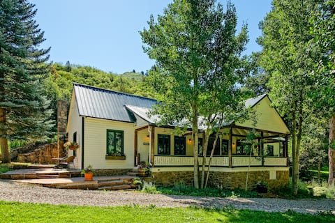 Top performing Airbnb: Mitchell Creek Retreat 5 BR-minutes from Downtown in Glenwood Springs
