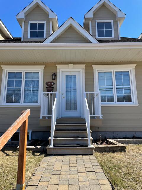 Great condo located at the center of the village!