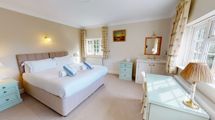 Double guest bedroom