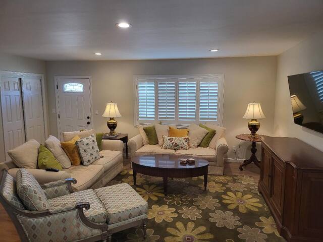 Attractive SoCal Home – 3 bedroom / 2 bath