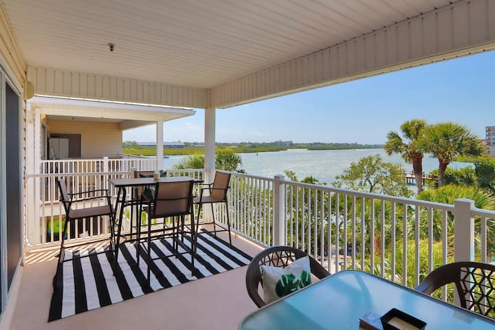 Beautiful 2 Bed/2 Bath With  Intracoastal View - North Redington Beach, FL