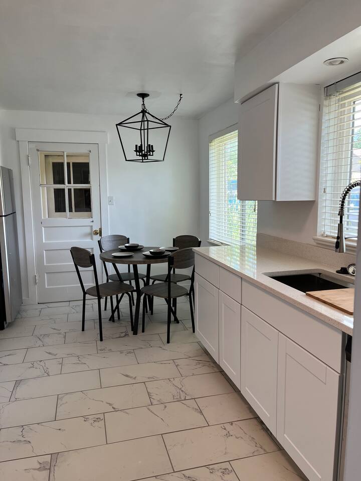 Lovely 2 bedroom unit with free parking Houses for Rent in Bountiful