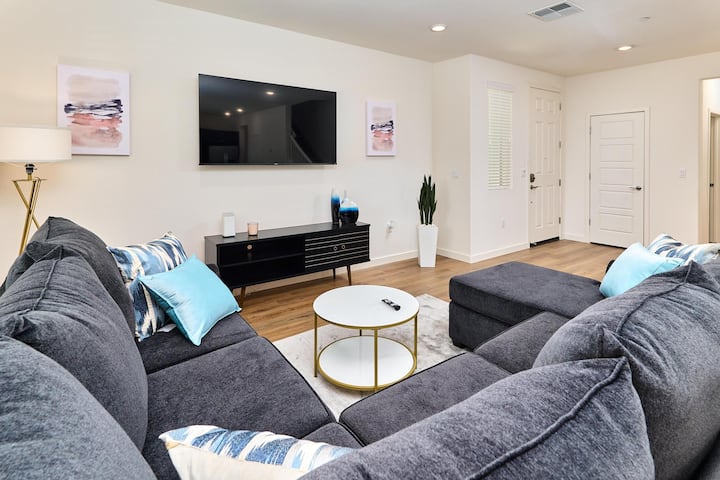 Spring Promo ~ Fairfield Napa ~ Stylish 4bd Home - Vacaville, CA
