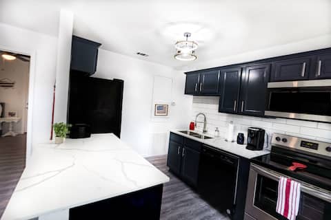 Spacious Home Mins from Fort Hood- Sleeps 8