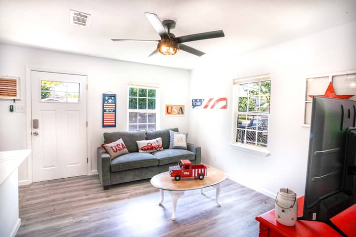 Spacious Home Mins From Fort Hood- Sleeps 8 - Copperas Cove, TX