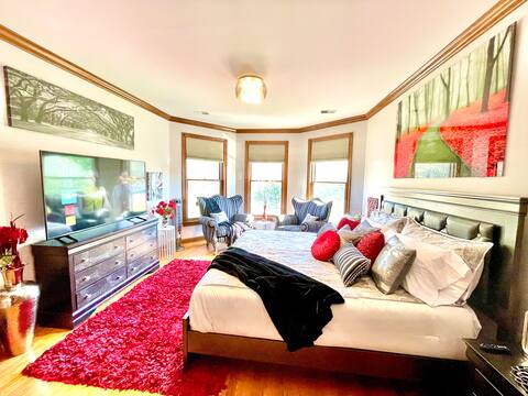 Euphoria King Suite - Farmstay w/ Alpacas & Horses