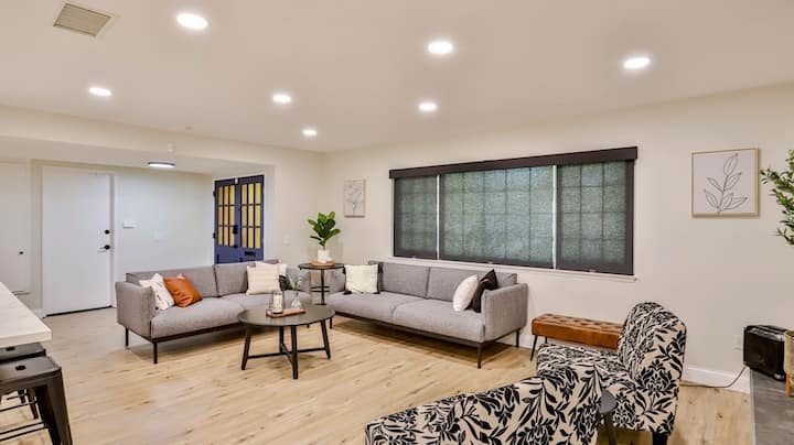 Charming 5 Bed, 3 Bath Home With Pool - Riverside, CA