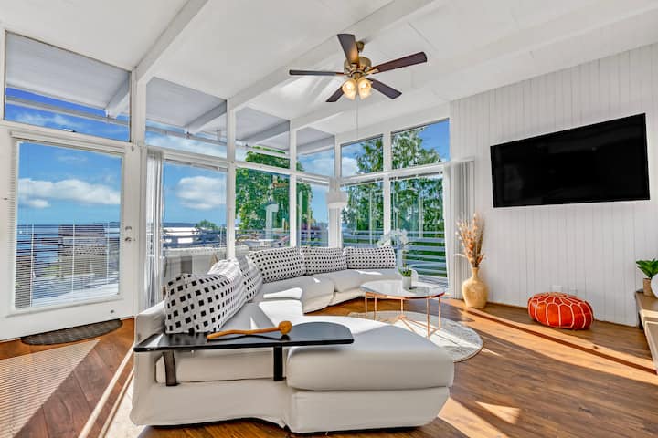 Stunning Ocean View Home Walking To Richmond Beach - Edmonds, WA