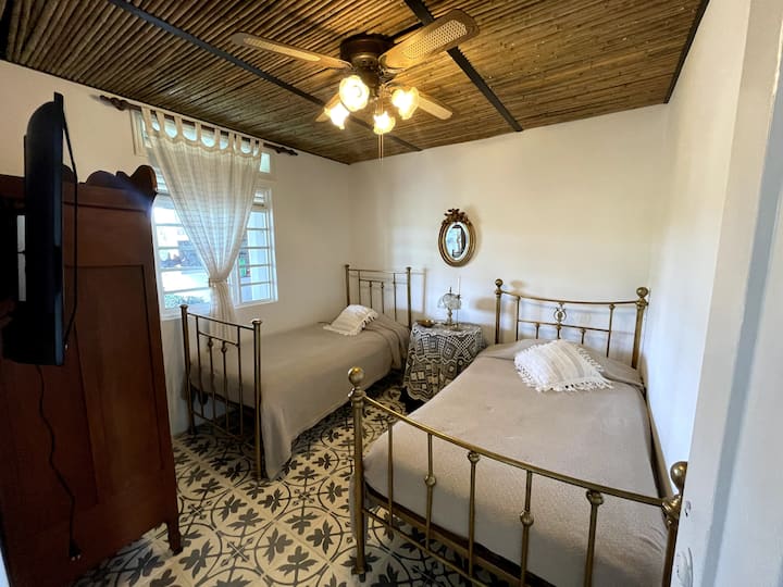 საძინებელი 1