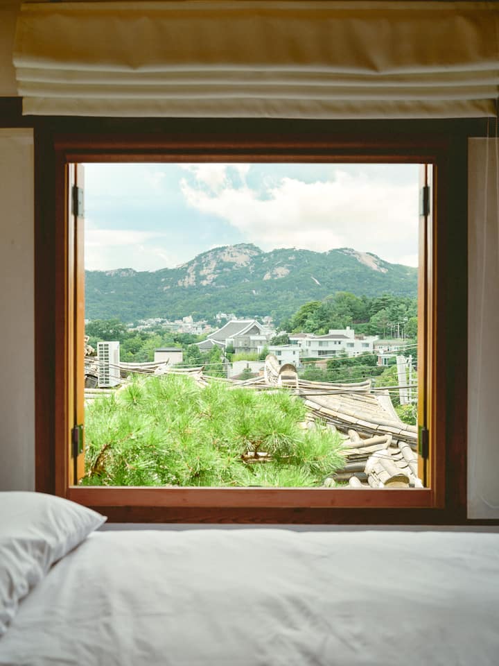 Beautiful traditional hanok "Hwawoon" Houses for Rent in Jongnogu, Seoul, South Korea Airbnb