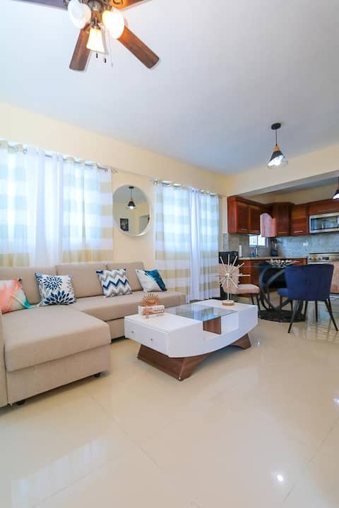 Beautiful 2Bd/2bath apt W. AC, Garage  & roof top