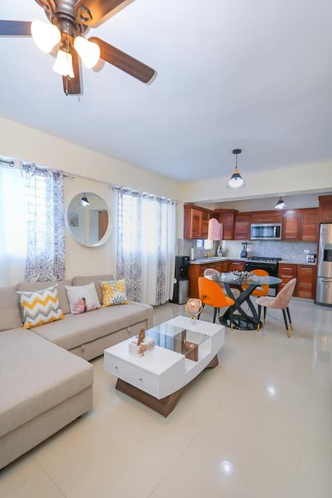 Amazing 2BR/2Bt APT hot water, AC,Garage and Patio