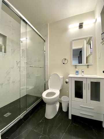 Newly remodel & convenient 4 bd/4ba @San Jose gallery image 5