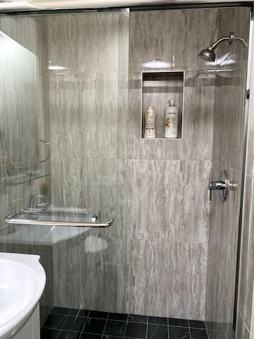 Newly remodel & convenient 4 bd/4ba @San Jose gallery image 4