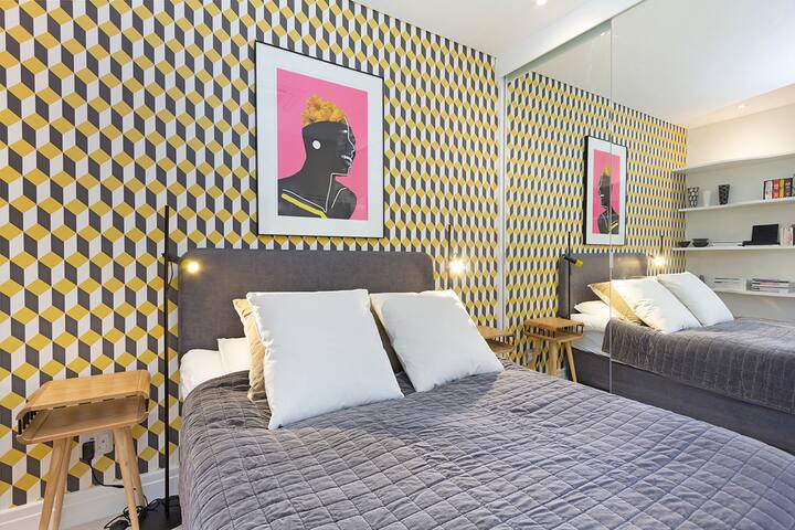 Luxurious Top Floor Apartment with Great Views gallery image 3