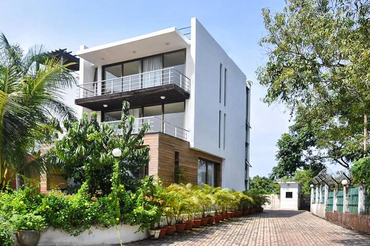 Riverview Revere 4BR Villa w/ beautiful water view