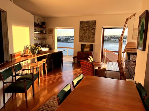 Top Airbnb: Iconic apartment for rent, views of entire beach in North Bondi