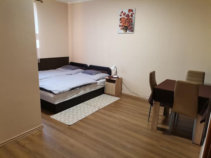 חדר יד שנייה 1