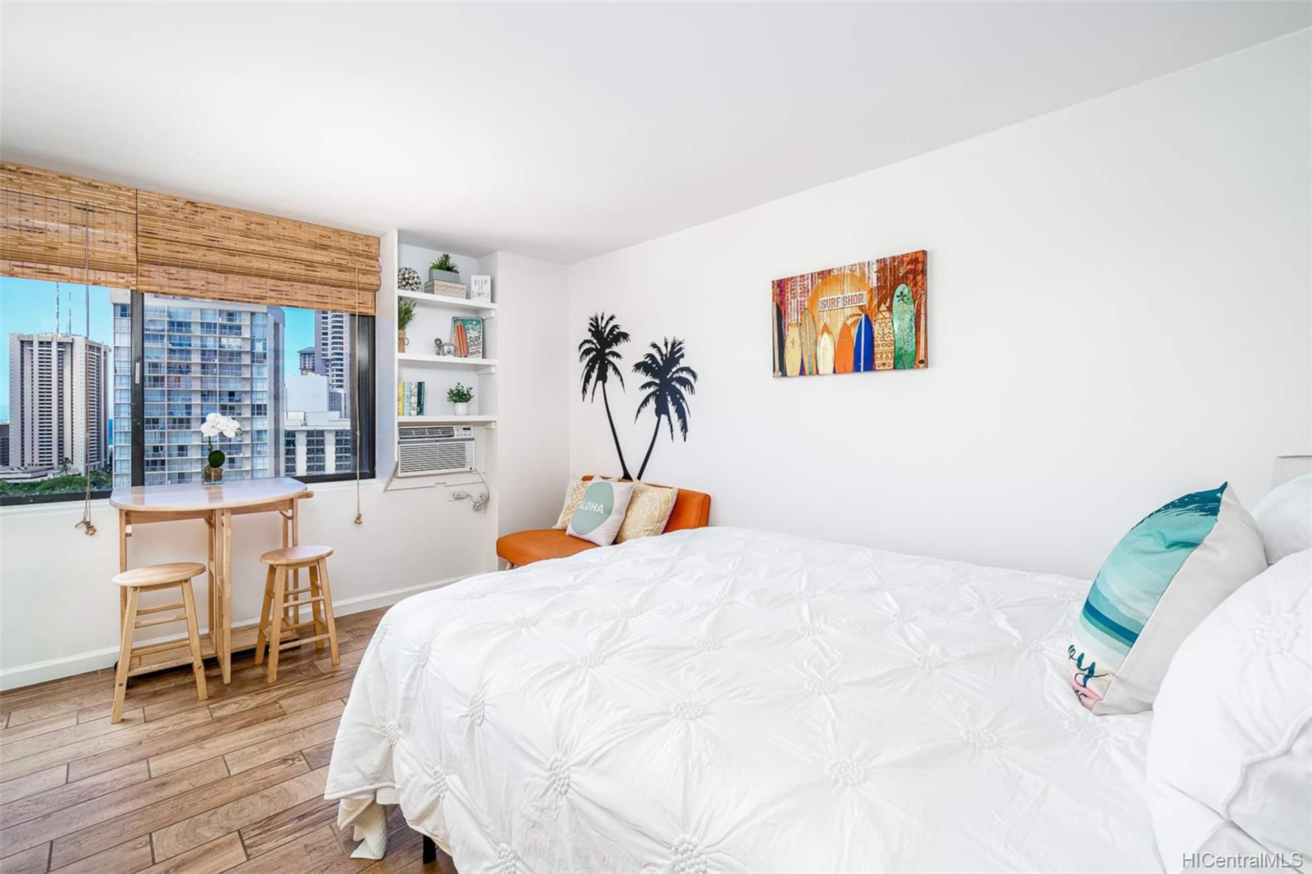 Condo in Honolulu · ★4.85 · 1 bedroom · 1 bed · 1 private bath - Image 2