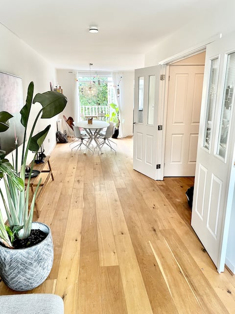 Successful Airbnb property: 3 Bedroom Family House, centrally located in Frederik Hendrikbuurt