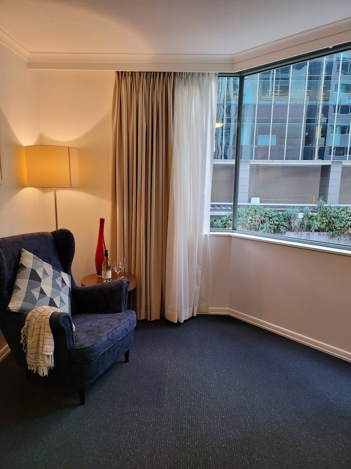 Lovely Hotel Unit With Pool In Cbd - Brisbane