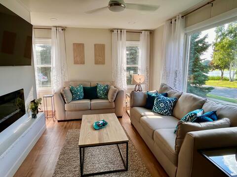 Serene Cottage with view of Green Lake