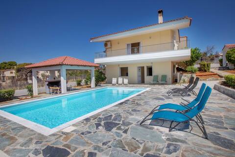Villa with Private S.Pool-Theologos by GHH