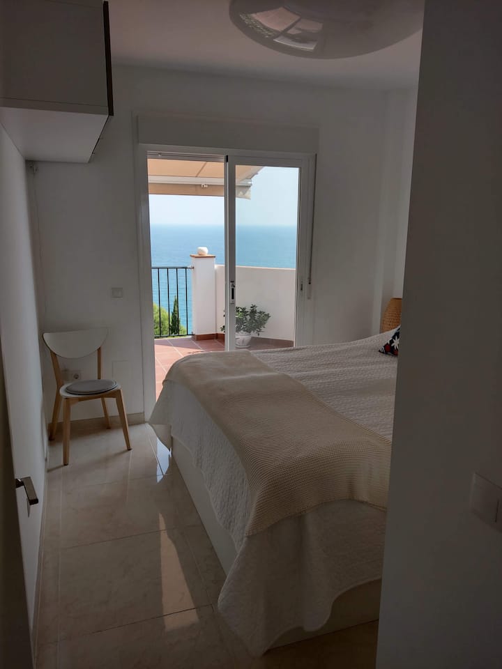 Schlafzimmer 1 mit Ausgang zur Terrasse