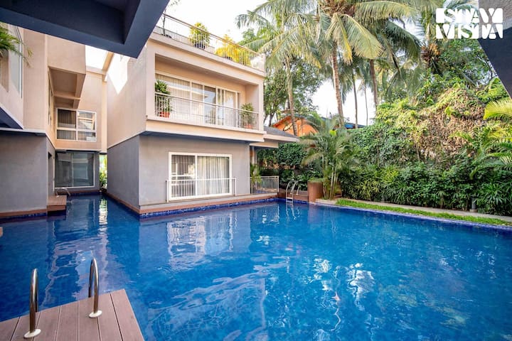 StayVista at Villa Amethyst w/ Pool, Jacuzzi