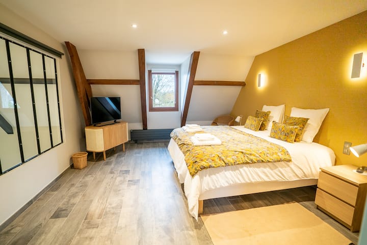 Პირველი სართულის მთავარი ფლიგელი Kingsize საწოლით 