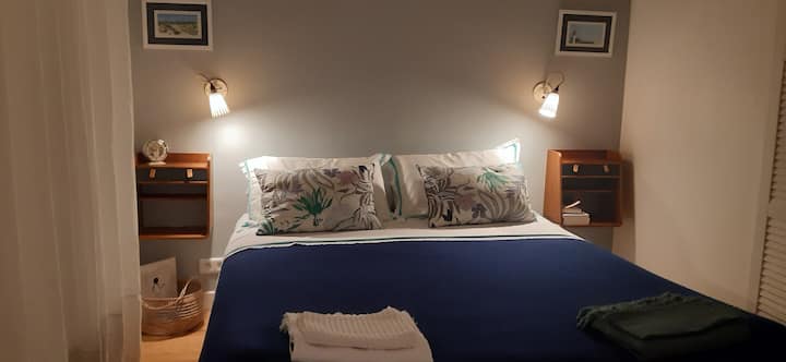 Chambre 1 : tamaño queen iluminado, matelas Tempur, linge de lit lit Descamps.
